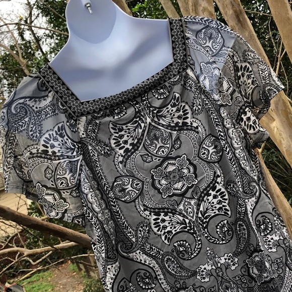 Floral Print Short Sleeve Top - Picture 2 of 5